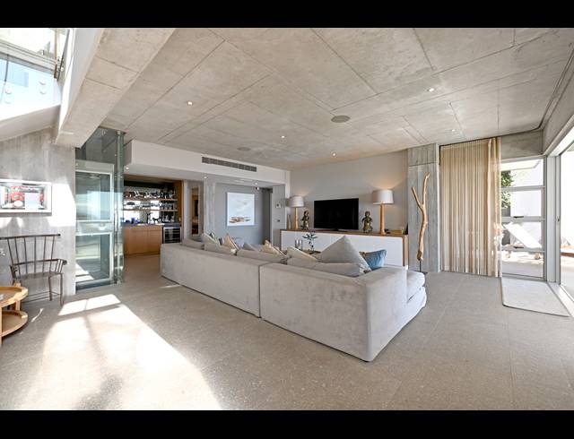 4 BEDROOM FREEHOLD TO LET IN GREEN POINT